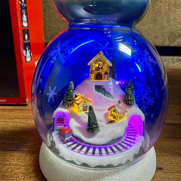 JCPenney • Lighted/Animated Train/ 8 Songs • Santa’s Toy Shop Snowman •Box/Video - Picture 16 of 16